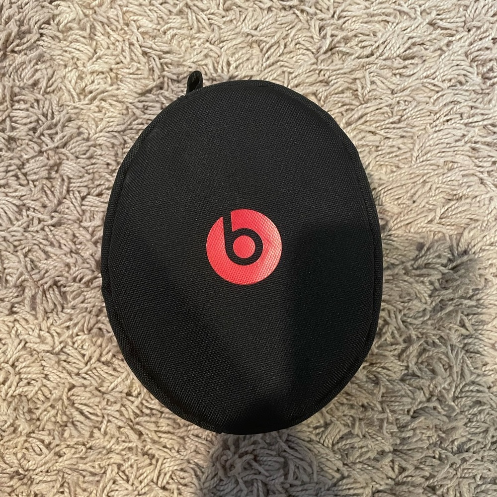 3FOR$15 Beats by Dr Dre Headphones Carrying Case